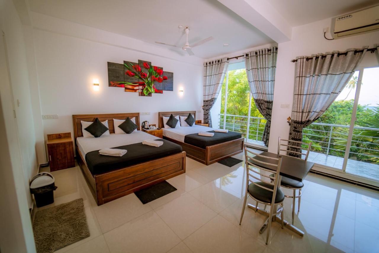 Liyonaa Beach Hotel Trincomalee Exterior photo