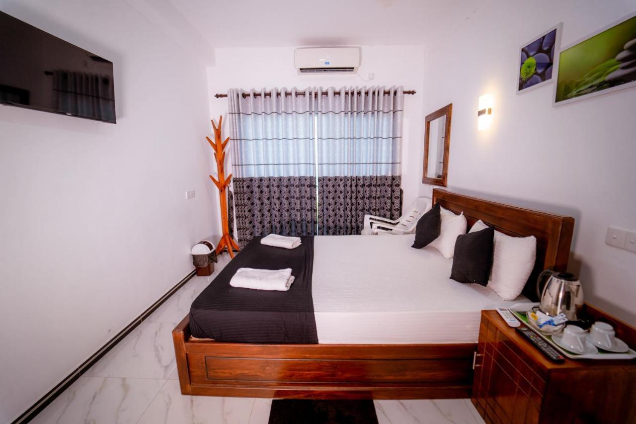 Liyonaa Beach Hotel Trincomalee Exterior photo