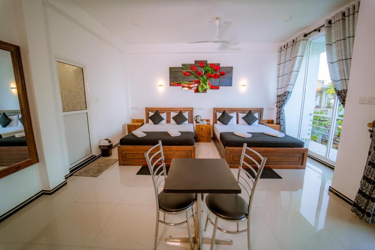Liyonaa Beach Hotel Trincomalee Exterior photo
