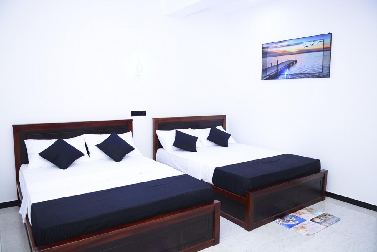 Liyonaa Beach Hotel Trincomalee Exterior photo