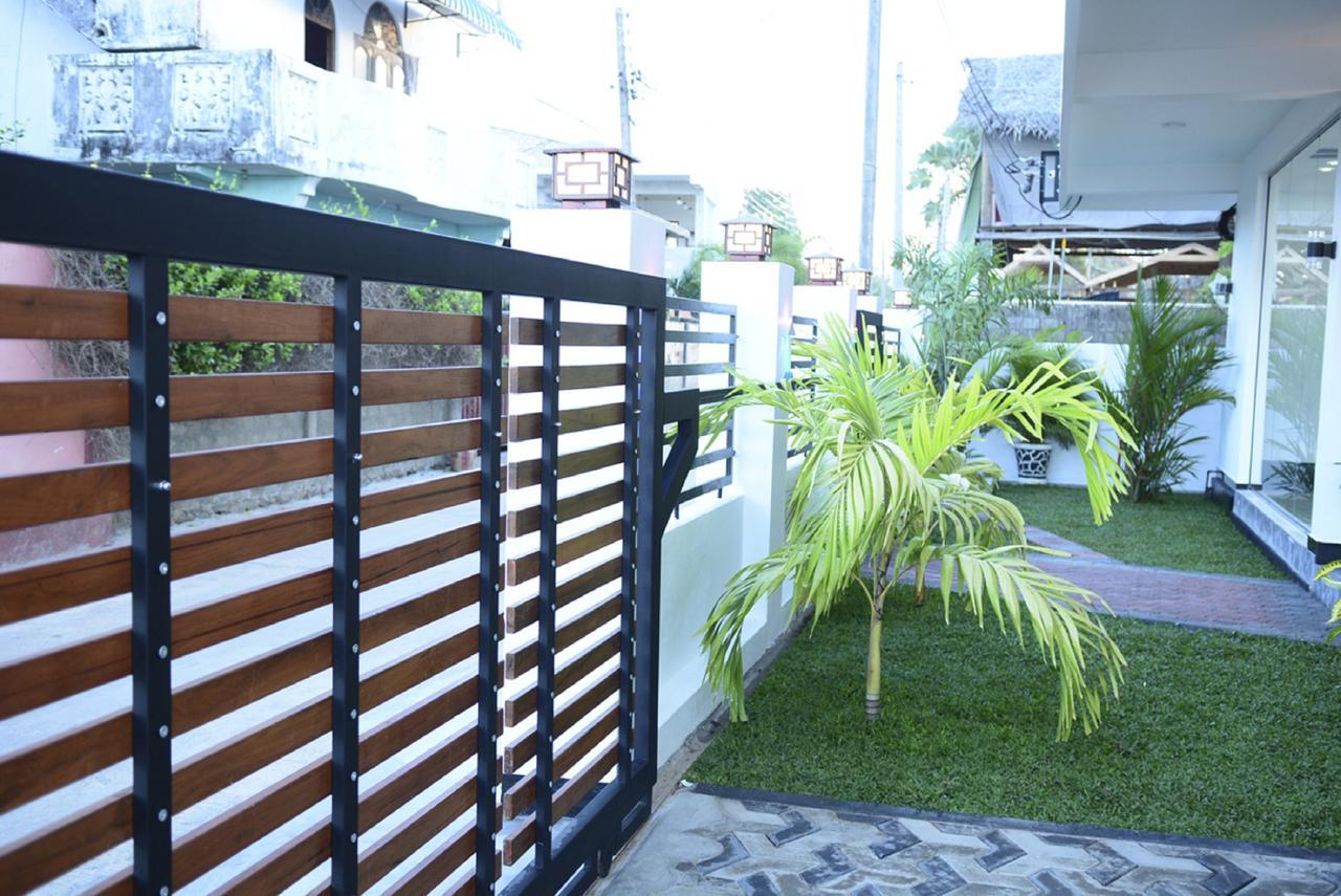 Liyonaa Beach Hotel Trincomalee Exterior photo