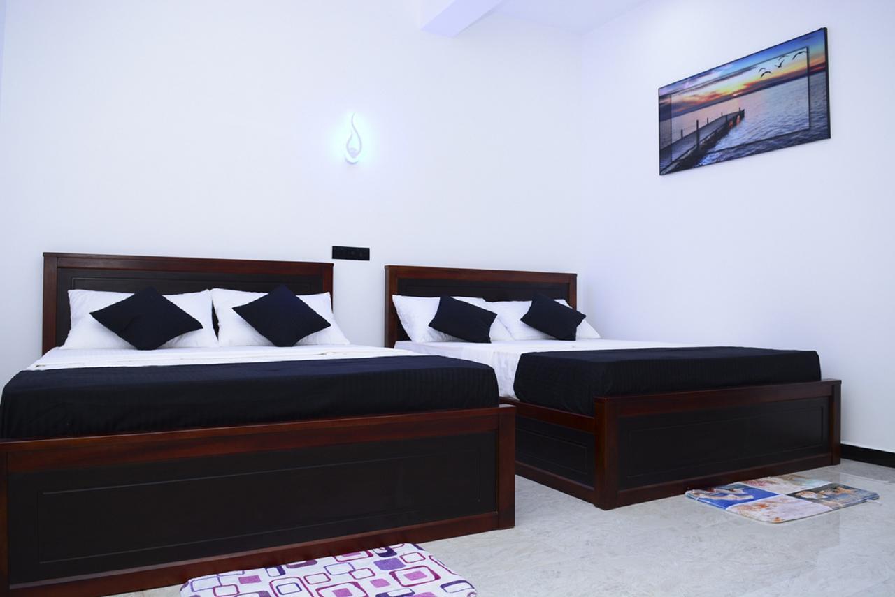 Liyonaa Beach Hotel Trincomalee Exterior photo