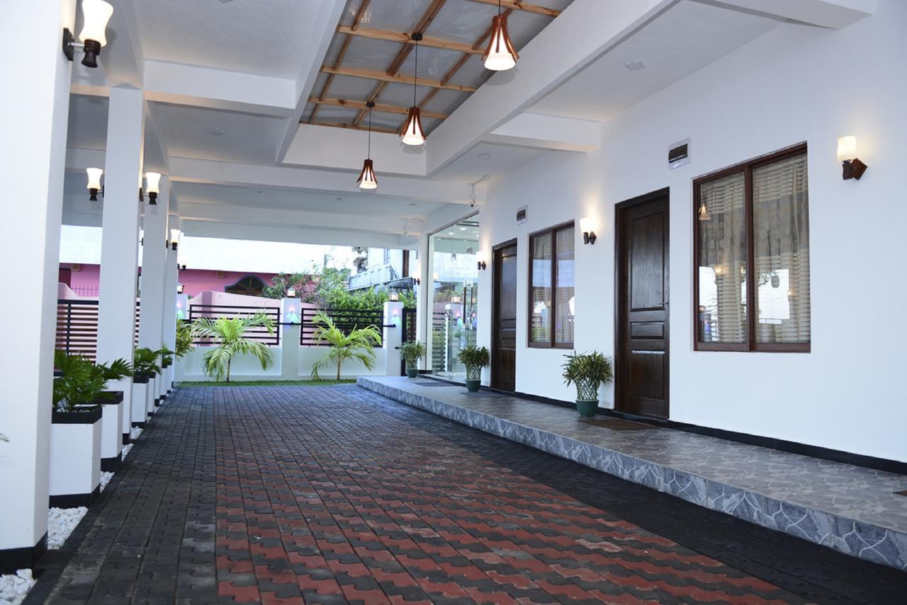 Liyonaa Beach Hotel Trincomalee Exterior photo