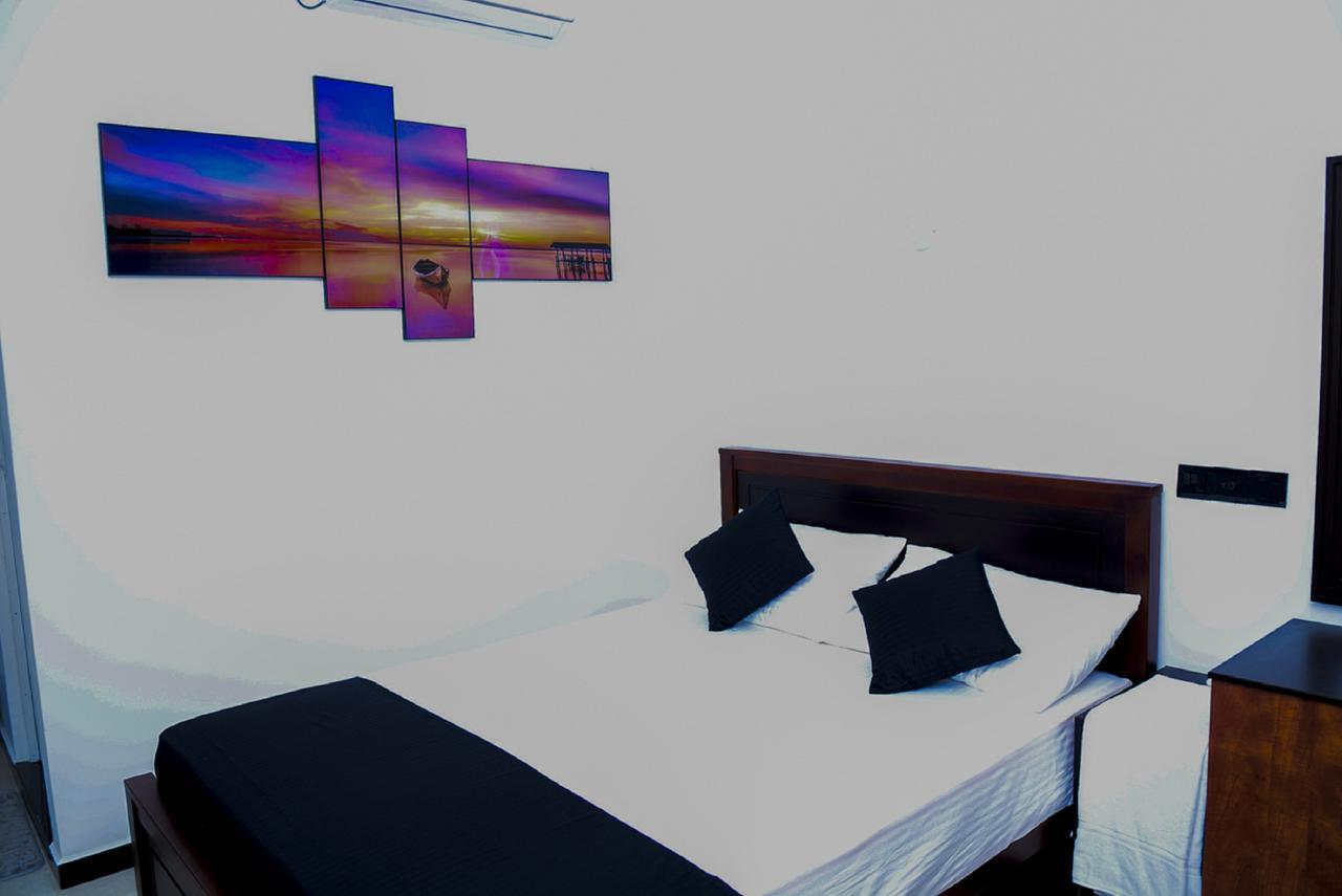 Liyonaa Beach Hotel Trincomalee Exterior photo