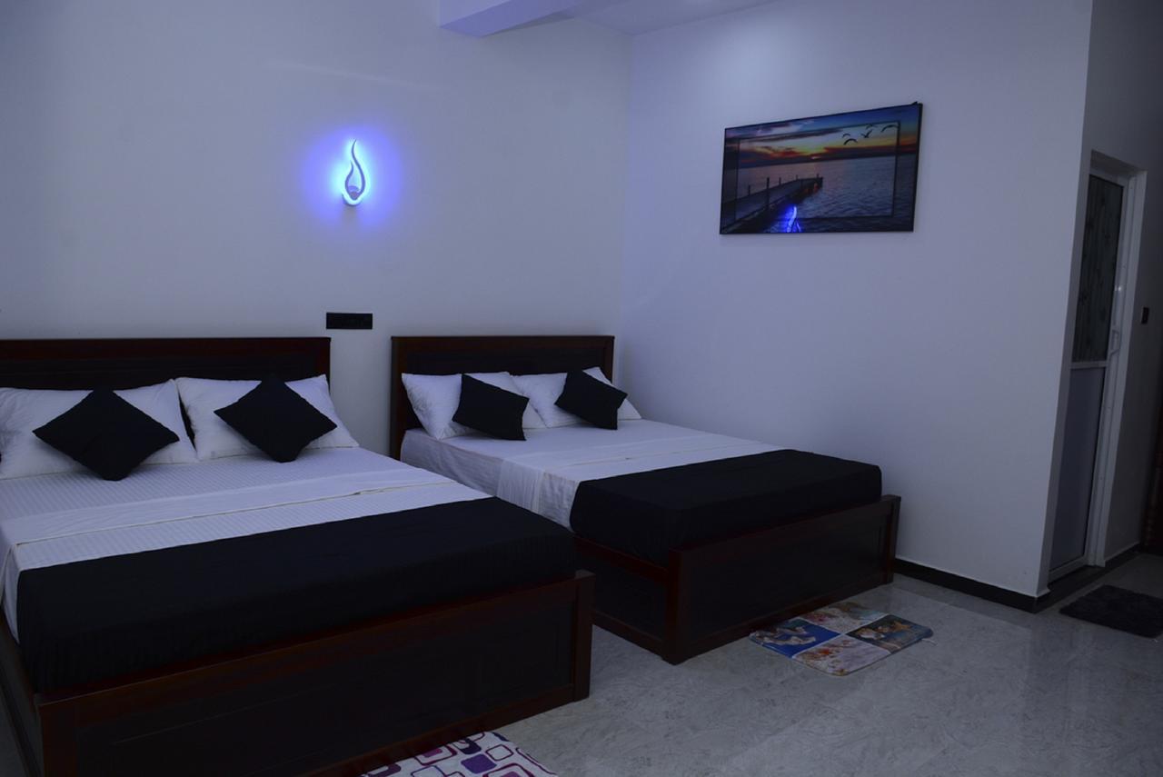 Liyonaa Beach Hotel Trincomalee Exterior photo
