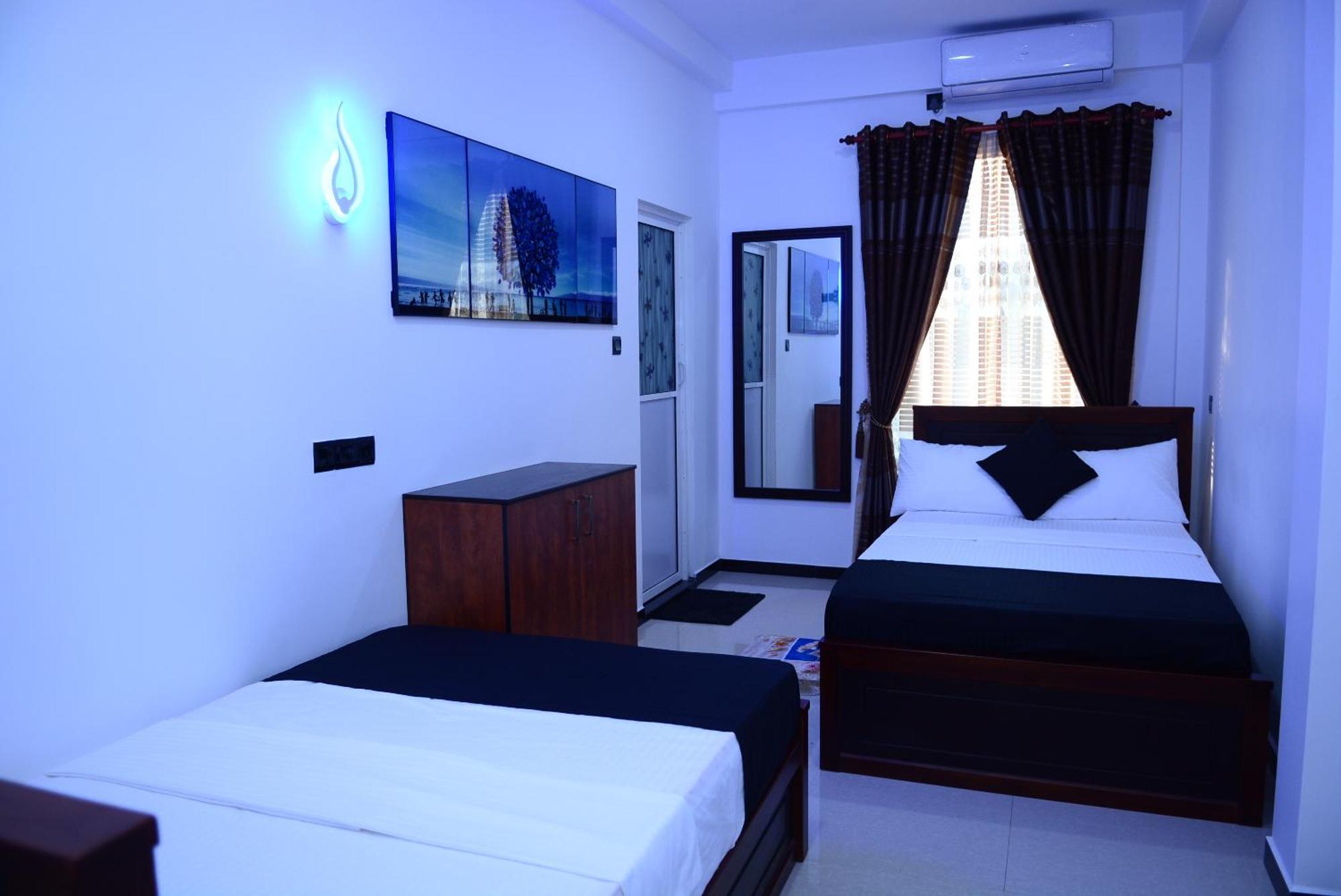Liyonaa Beach Hotel Trincomalee Exterior photo